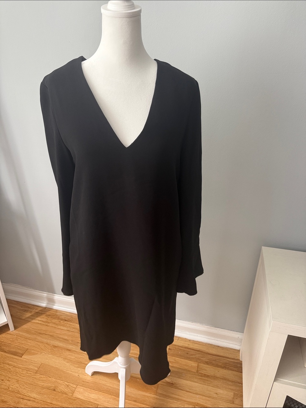Theory Black V-Neck Long Sleeve Shift Dress